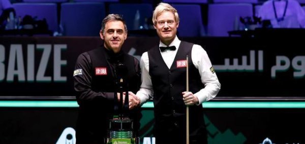 擒牛宝配资 创历史+26冠！罗伯逊绝杀奥沙利文夺沙特首冠，澳洲火炮追平纪录