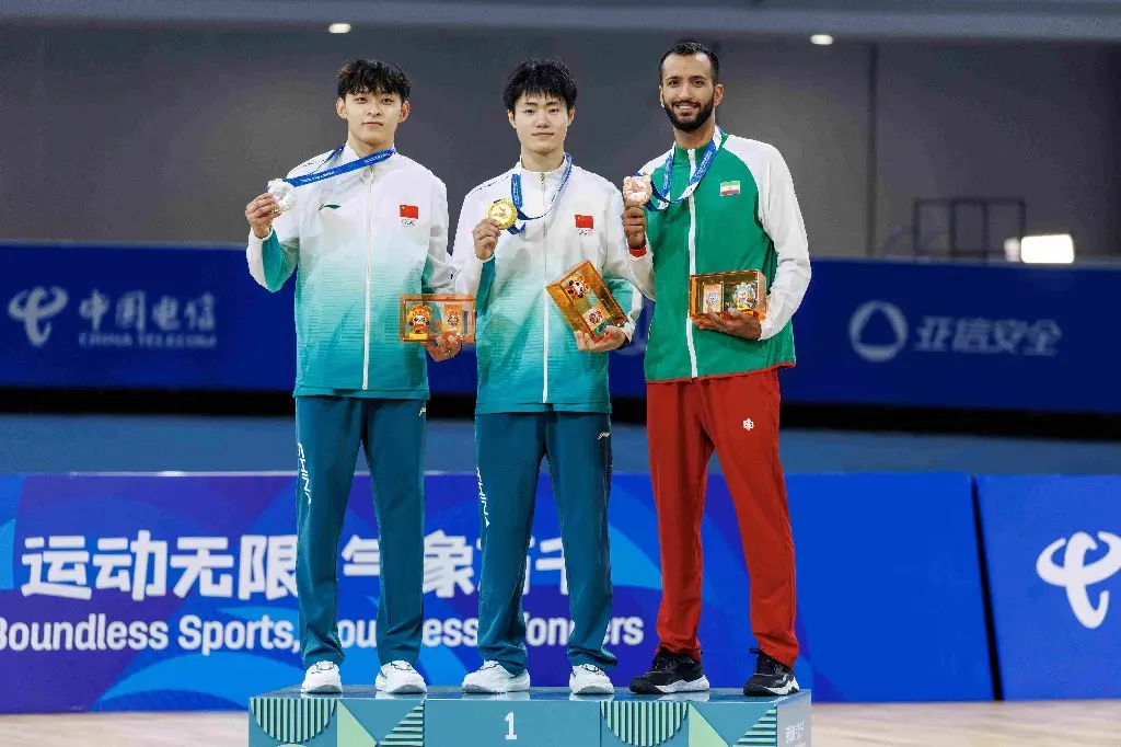 恒运资本配资 “蓉”耀时刻｜世运会成都首金来了 张颢家门口轮滑登顶